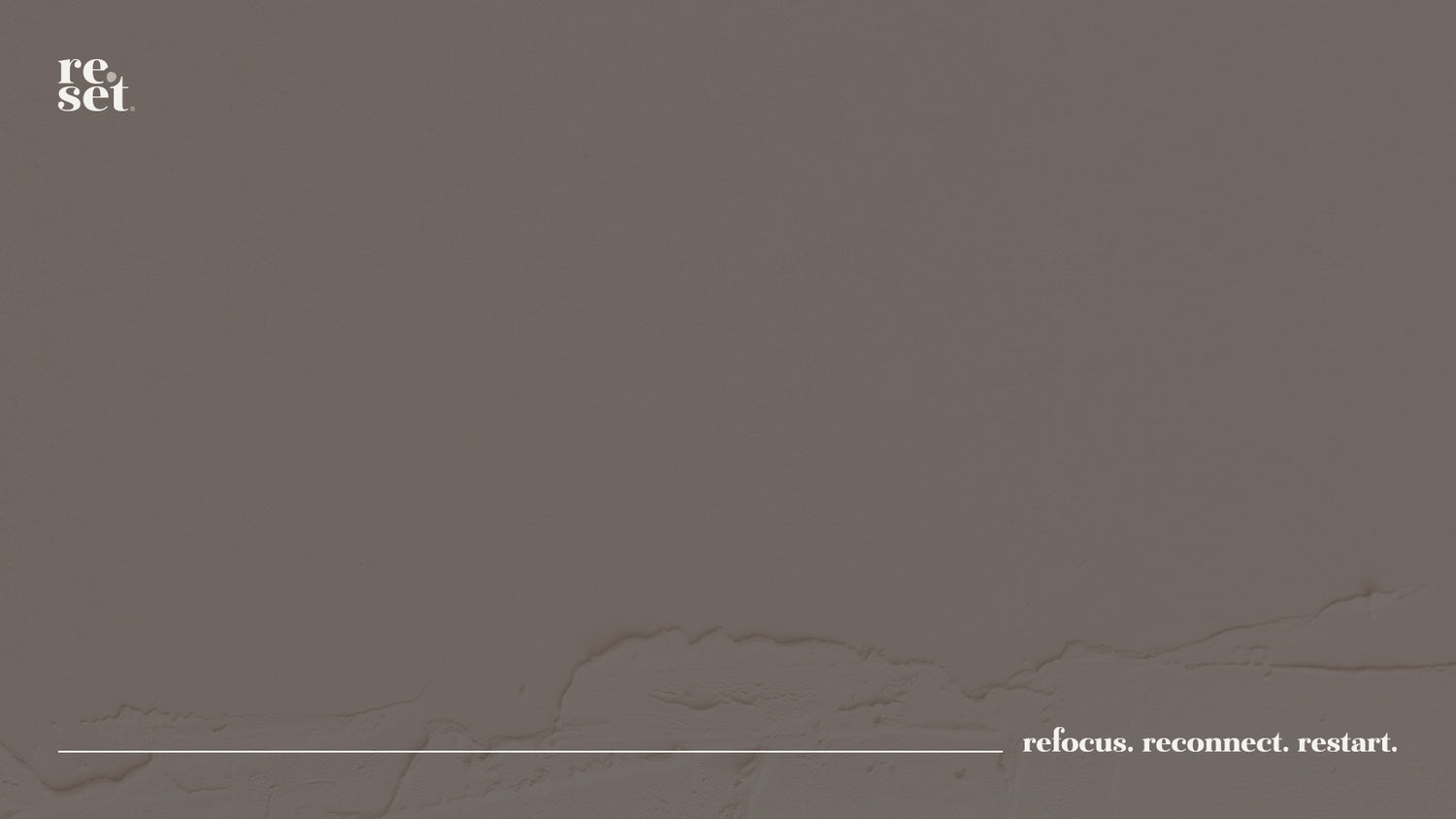 Wallpaper mit dem Schriftzug 'reset' oben rechts und dem Text 'refocus. reconnect. restart.' in der Mitte auf dunkelbraunem Hintergrund