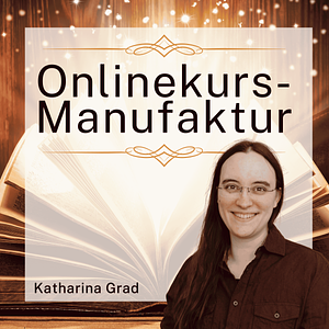 Frau mit langem Haar und braunem Hemd vor einem geöffneten Buch, darüber der Text 'Onlinekurs-Manufaktur' und 'Katharina Grad'.